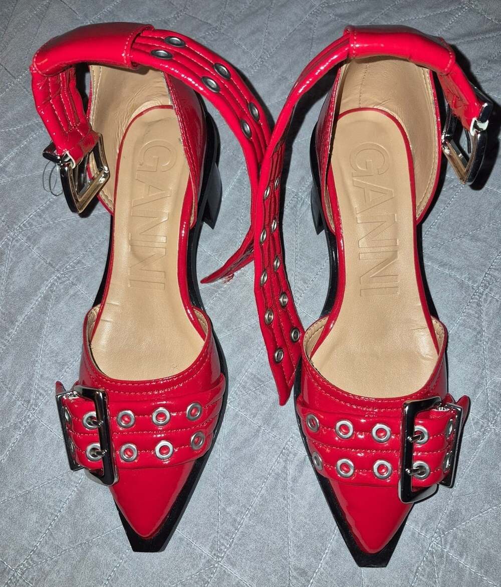 GANNI Red Patent Leather Feminine Buckle Pumps